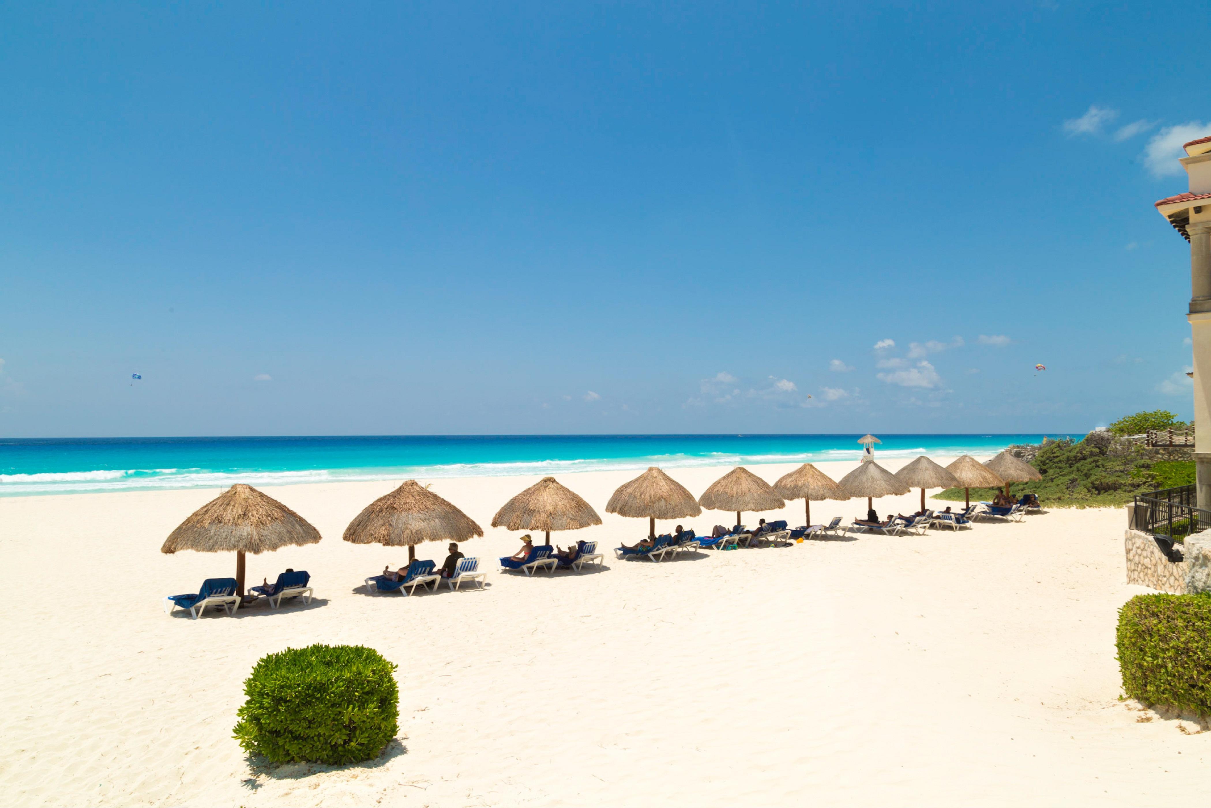 Grand Park Royal Cancun (Adults Only) Exterior photo Beach at Grand Palladium Resort & Spa