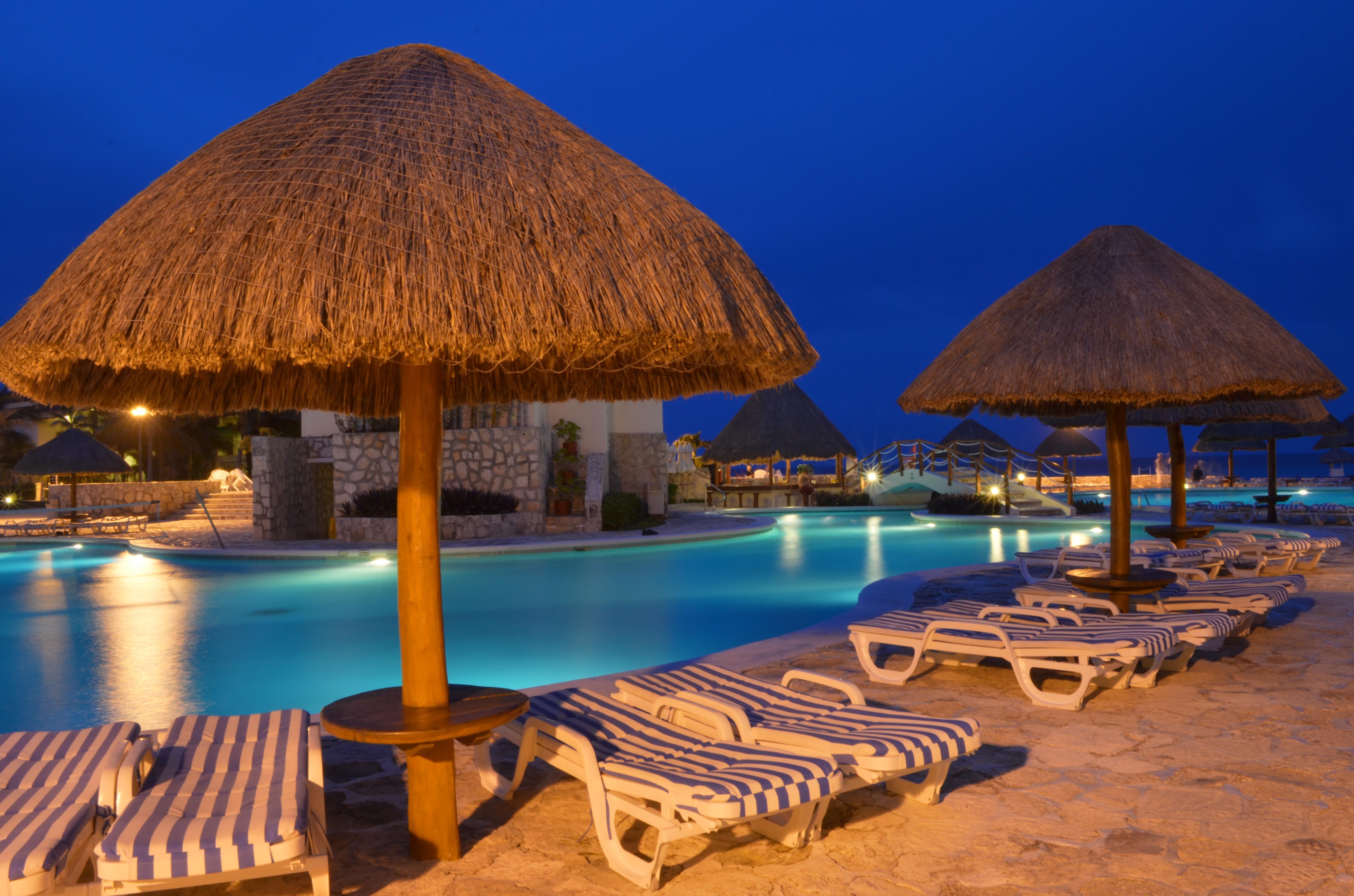 Grand Park Royal Cancun (Adults Only) Exterior photo A pool at a resort in Cancun, Mexico