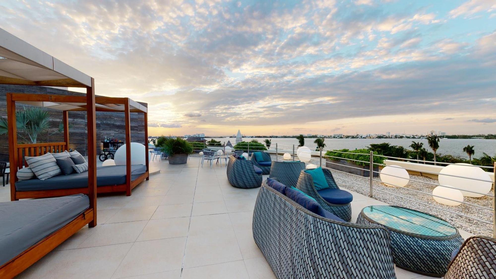 Grand Park Royal Cancun (Adults Only) Exterior photo Rooftop bar