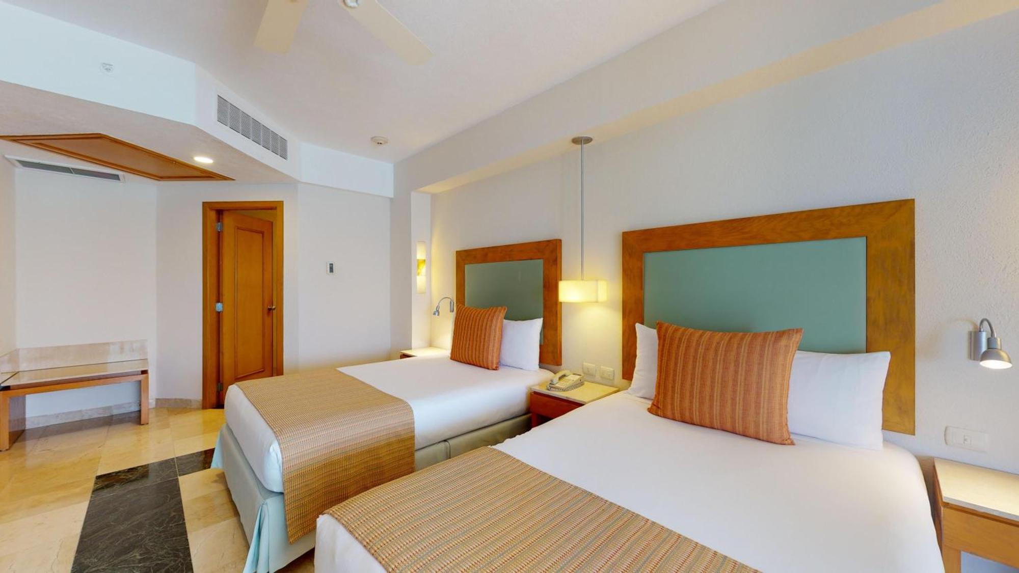 Grand Park Royal Cancun (Adults Only) Exterior photo A room at the hotel