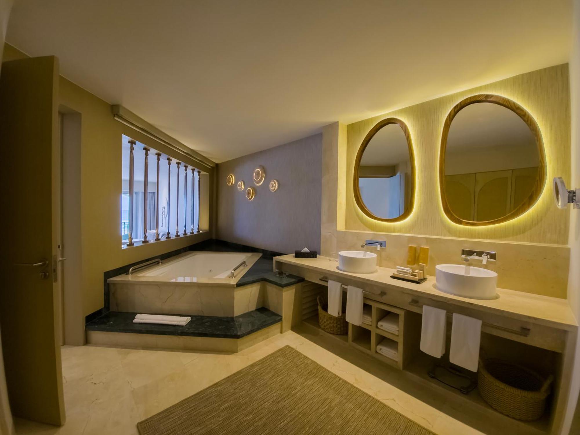 Grand Park Royal Cancun (Adults Only) Exterior photo Bathroom