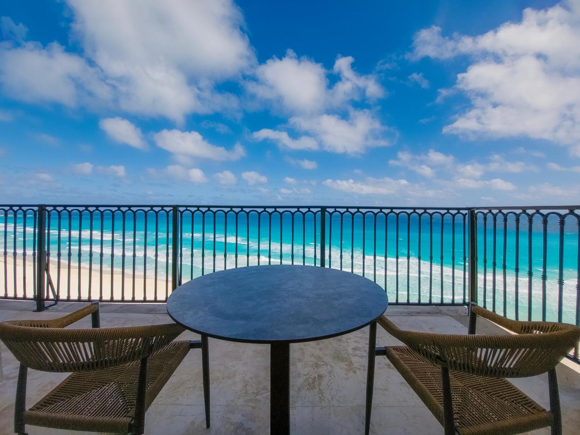 Grand Park Royal Cancun (Adults Only) Exterior photo View from the balcony of a suite at the Hilton Cancun Resort